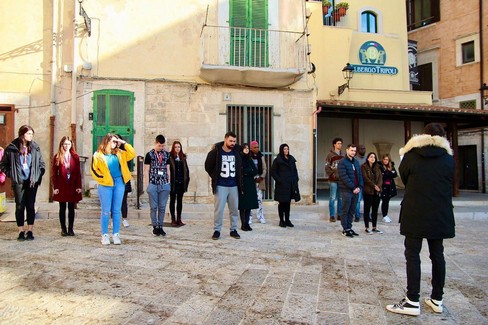 Corato ha i colori del mondo: 30 studenti stranieri in un video contro l'odio