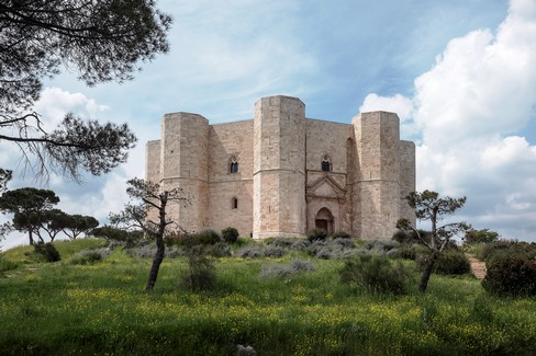 Il Castel del Monte secondo Fallacara e Occhinegro