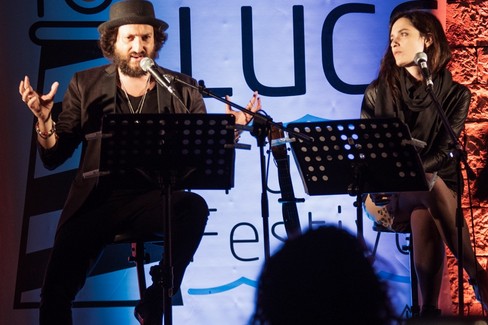 Erica Mou e Cosimo Damiano Damato raccontano la Merini fra poesie e canzoni