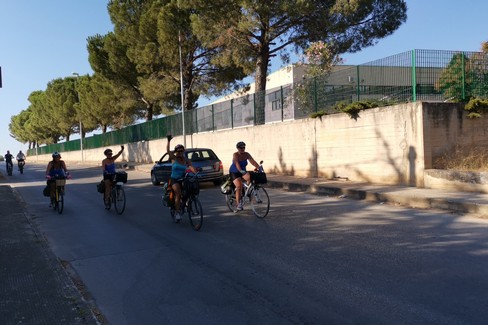 L'impresa di 4 donne in bicicletta: 830km per raggiungere Corato