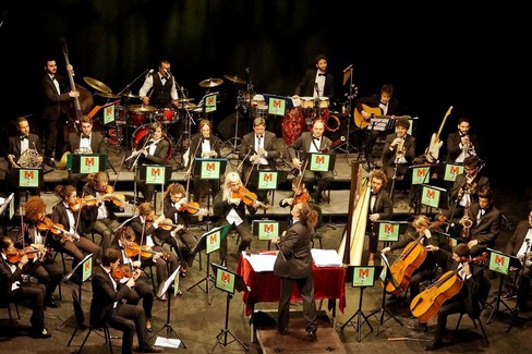 Sarah Jane Morris e la Maxima Orchestra in scena al Teatro Comunale