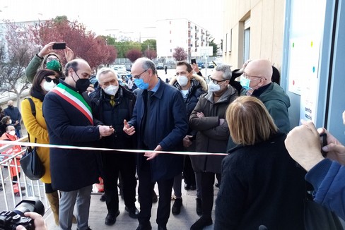 L'assessore Lopalco inaugura il centro vaccinale di Corato