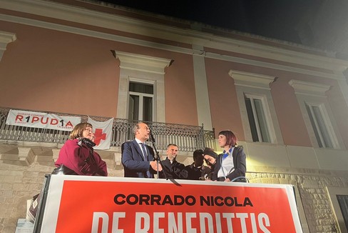 Comizio De Benedittis e Decaro