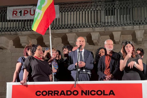 Comizio di ringraziamento del sindaco De Benedittis