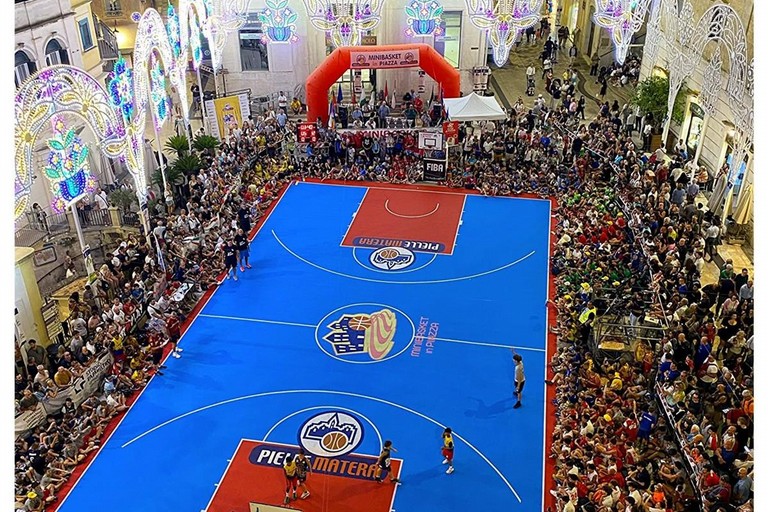Minibasket in piazza Matera