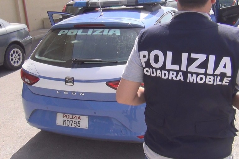 Un parroco di 56 anni ai domiciliari. È accusato di violenza sessuale
