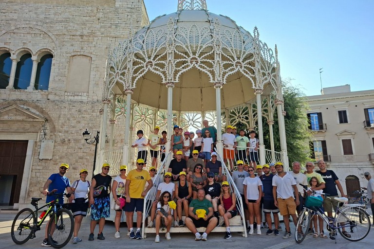 “Pedalando con i Santi”, successo per la decima edizione