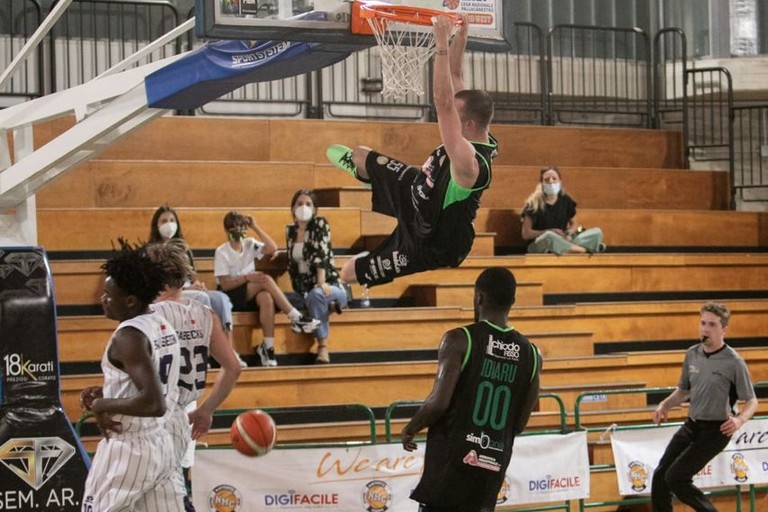 Derby NMC-Basket Corato. <span>Foto Niccolò Testino</span>