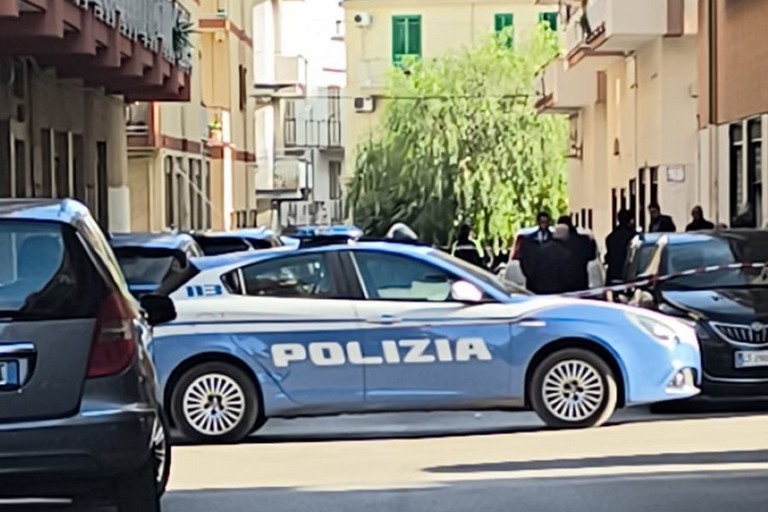 Polizia in via Bacone