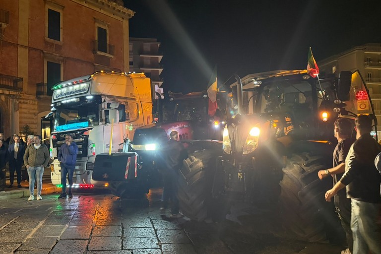 Caro vita, maxi corteo a Corato: agricoltori e lavoratori in piazza