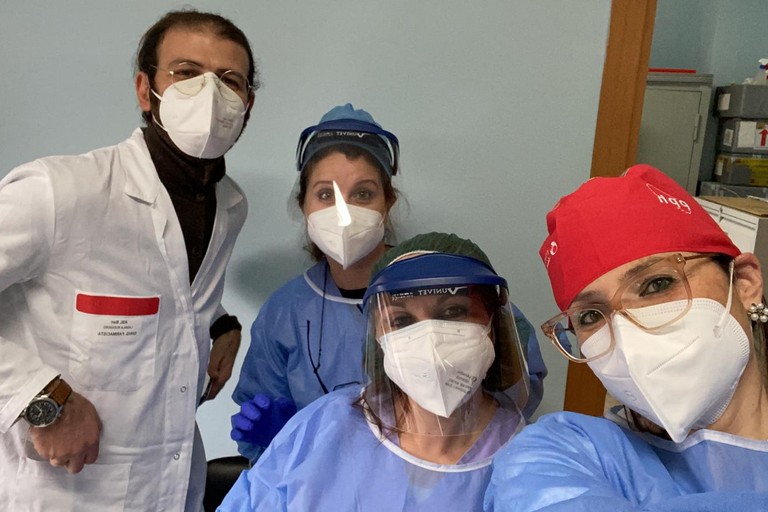 Il team di professionisti che ha somministrato i vaccini