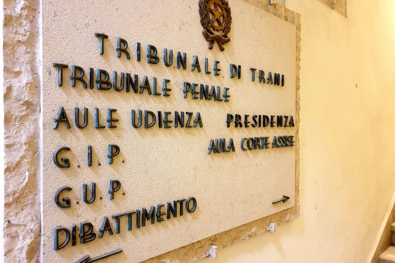 Assalto al tir e bottino da 200mila euro in salumi: in sei patteggiano