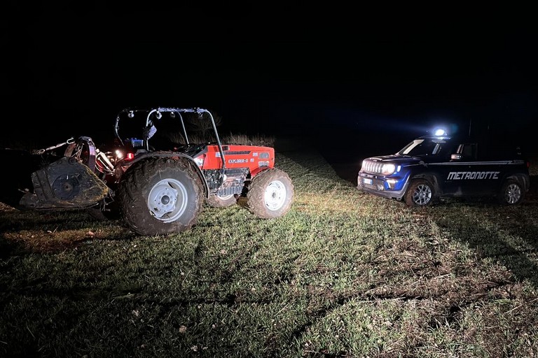 Il trattore recuperato dalla Metronotte