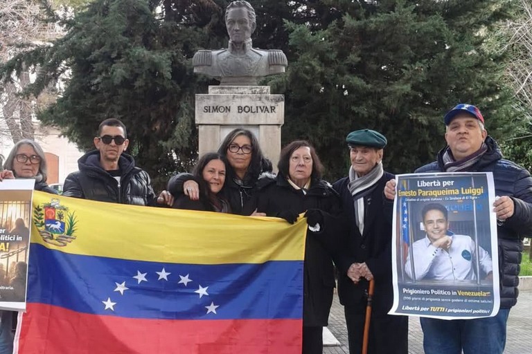 La comunità Venezuelana scende in piazza a Corato