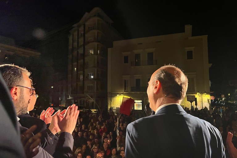 Secondo comizio De Benedittis. <span>Foto Anna Lops</span>