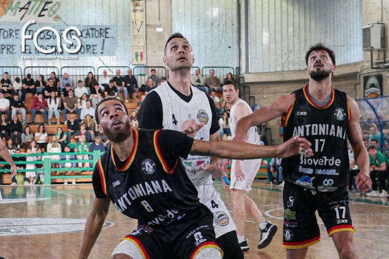 La Fas Basket Corato perde gara 2 e manda la serie playout a gara 3
