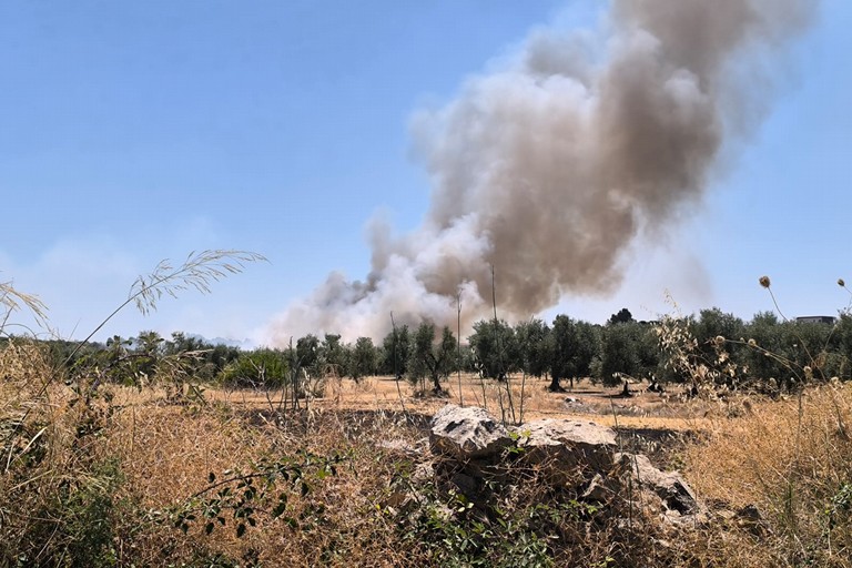 Incendio su via Gravina a Corato