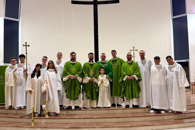 Sacerdoti e seminaristi nelle parrocchie di Corato per “Uniti nel Dono”
